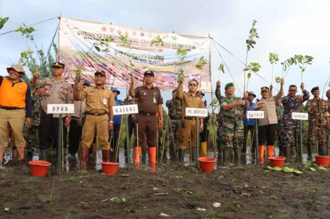 
 Penanaman Mangrove, Upaya Perlindungan Lingkungan Hidup di Wilayah Pesisir Batang, Selasa (16/5/23)