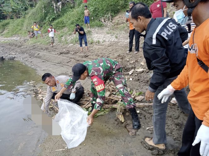 
 Petugas Evakuasi 3 TKP Penemuan Potongan Kaki dan Tangan di Grogol Sukoharjo