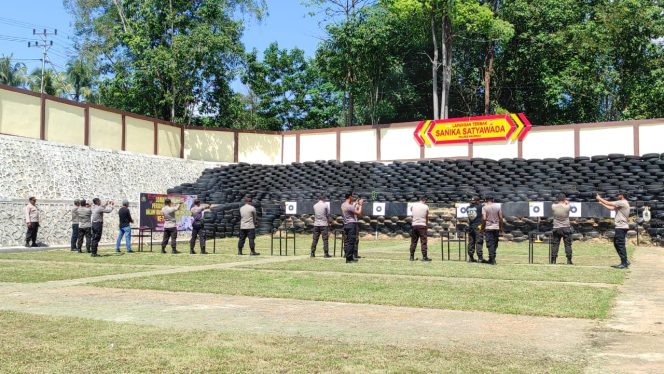 
 49 Personil Polres Sanggau Ikuti Lomba Menambak Dalam rangka Meriahkan Hari Bhayangkara ke-77