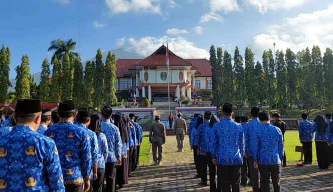 
 Bupati Tanggamus, Dewi Handajani saat Memimpin Upacara Hari Lahir Pancasila di Lapangan Pemkab Tanggamus, Kamis 1 Juni 2023. (Herdi/Media Prioritas).