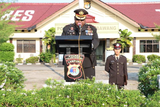 
 Kapolres Tulang Bawang, AKBP Jibrael Bata Awi saat Memimpin Upacara Hari Lahir Pancasila di Mapolres Setempat, Kamis 1 Juni 2023. (Saripudin/Media Prioritas).