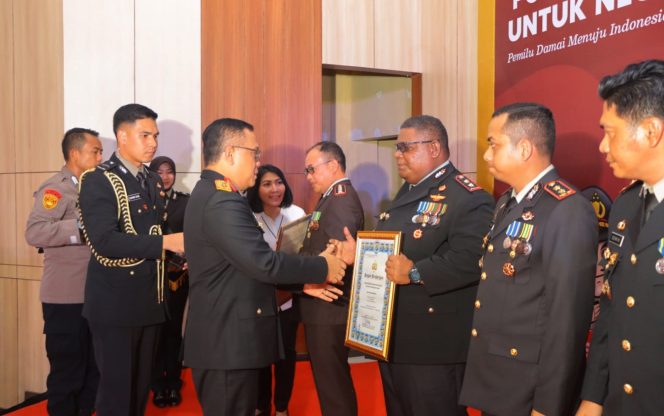 
 Momen Hari Bhayangkara Ke-77, Polres Tulang Bawang Raih Penghargaan Kapolda Lampung