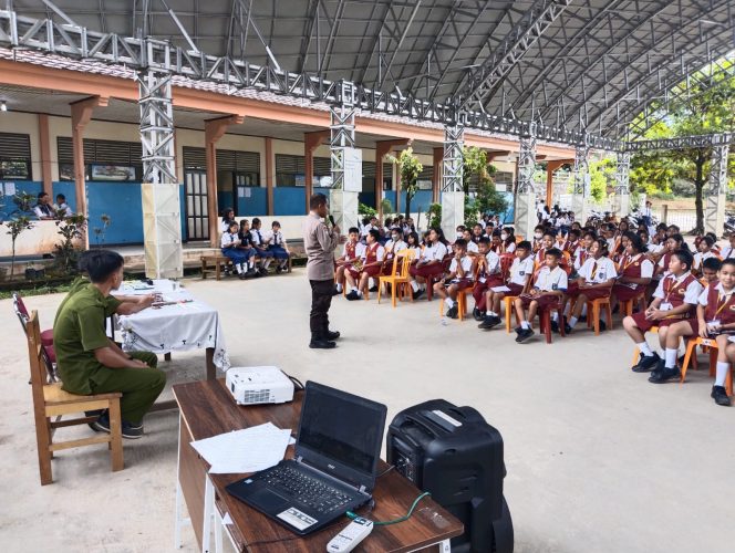 
 Masa Pengenalan Lingkungan Sekolah, Bripka Subhan Berikan Motivasi Siswa Baru SMP Santo Gabriel