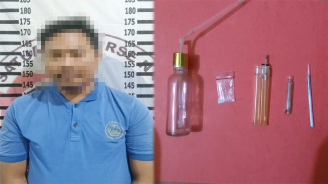 
 (Kolase Foto) Seorang Pelaku pria berinisial EW (26) dan barang bukti satu bungkus plastik klip berisi narkoba jenis sabu dengan berat bruto 0,16 gram, kaca pyrex, korek api gas, dan alat hisap sabu (bong) saat diamankan di Mapolres Tulang Bawang, Jum'at (11/08/2023).