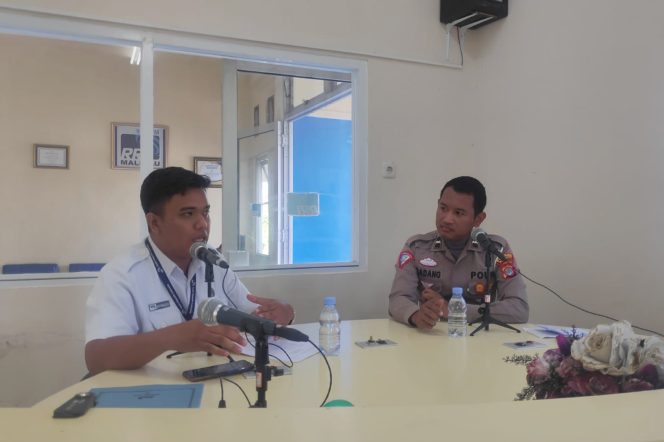 
 Kanit Kamsel Satlantas Polres Malinau Gelar Dialog Interaktif di Studio RRI