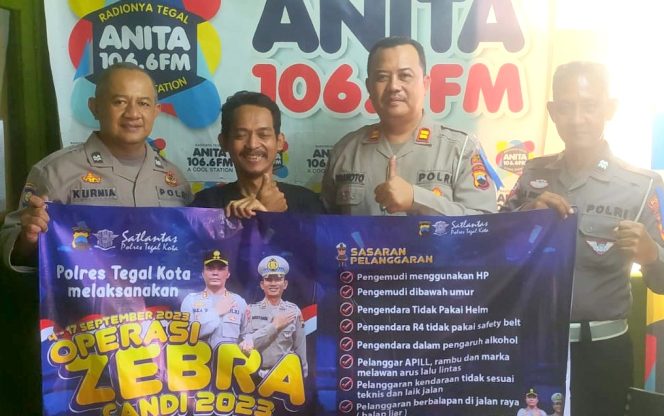 
 Talk Show bersama Radio Anita FM, Polres Tegal Kota Sosialisasikan Operasi Zebra 2023