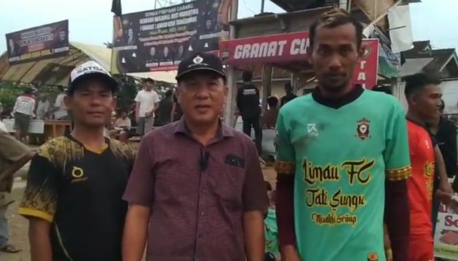 
 Ketua Apdesi Limau Tanggamus, Ansorudin saat Memberikan Keterangan Usai Turnamen Granat Cup, Senin 30 Oktober 2023. (Muhdoruddin/Media Prioritas).