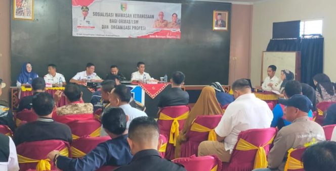 
 Sosialisasi Wawasan Kebangsaan bagi Ormas, LSM dan Organisasi Profesi oleh Kesbangpol Tanggamus di Hotel 21 Gisting, Kamis 14 Desember 2023. Foto : Aldo/Media Prioritas Network.