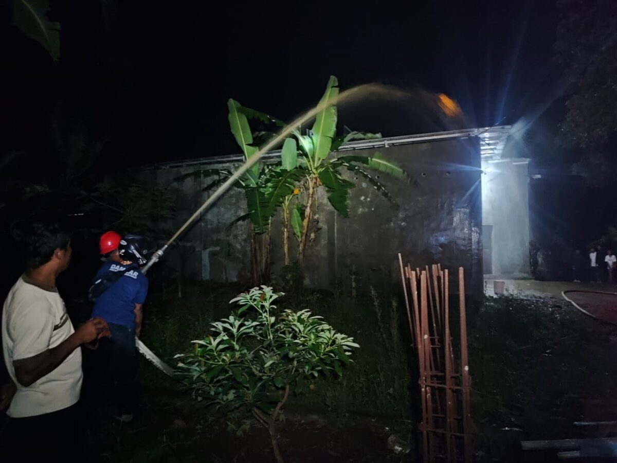 Gudang Terbakar di Gisting Tanggamus, Sabtu, tanggal 03 Februari 2024, sekitar pukul 22.30 WIB. Foto : Dok. Polres Tanggamus.