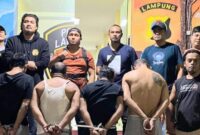 Para pelaku hipnotis yang berhasil ditangkap tim gabungan Polda Lampung dan Polres Lampung Barat, Sabtu 3 Januari 2024. Foto : Humas Polres Lambar.