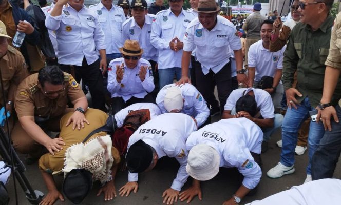 
 Sujud Syukur dan Sumringah Massa Apdesi usai Revisi Undang Undang Desa Diterima DPR