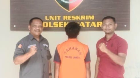 Tersangka perkosaan tehadap putri tirinya di Natar Lampung Selatan sebelum dijebloskan ke sel tahanan, Selasa 6 Februari 2024. Foto : Dok. Polsek Natar.