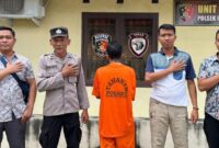Tersangka Andi Putuk saat ditunjukan polisi, usai pengungkapan kasus pencurian motor modus penipuan teman adiknya, Jumat 9 Februari 2024. Foto : Dok. Polres Lampung Tengah.