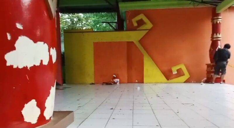 Sosok mayat wanita tanpa identitas yang ditemukan warga, Minggu 11 Februari 2024. Foto : Tangkapan Layar Video Amatir Warga.