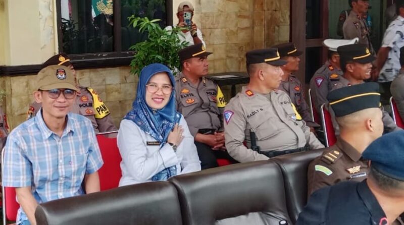 Komisioner KPU Tanggamus Amhani dan Edy Berdiyansyah, menghadiri Apel Pergeseran Pasukan di Polres Tanggamus, Senin 12 Februari 2024. Foto : Dok. Amhani.