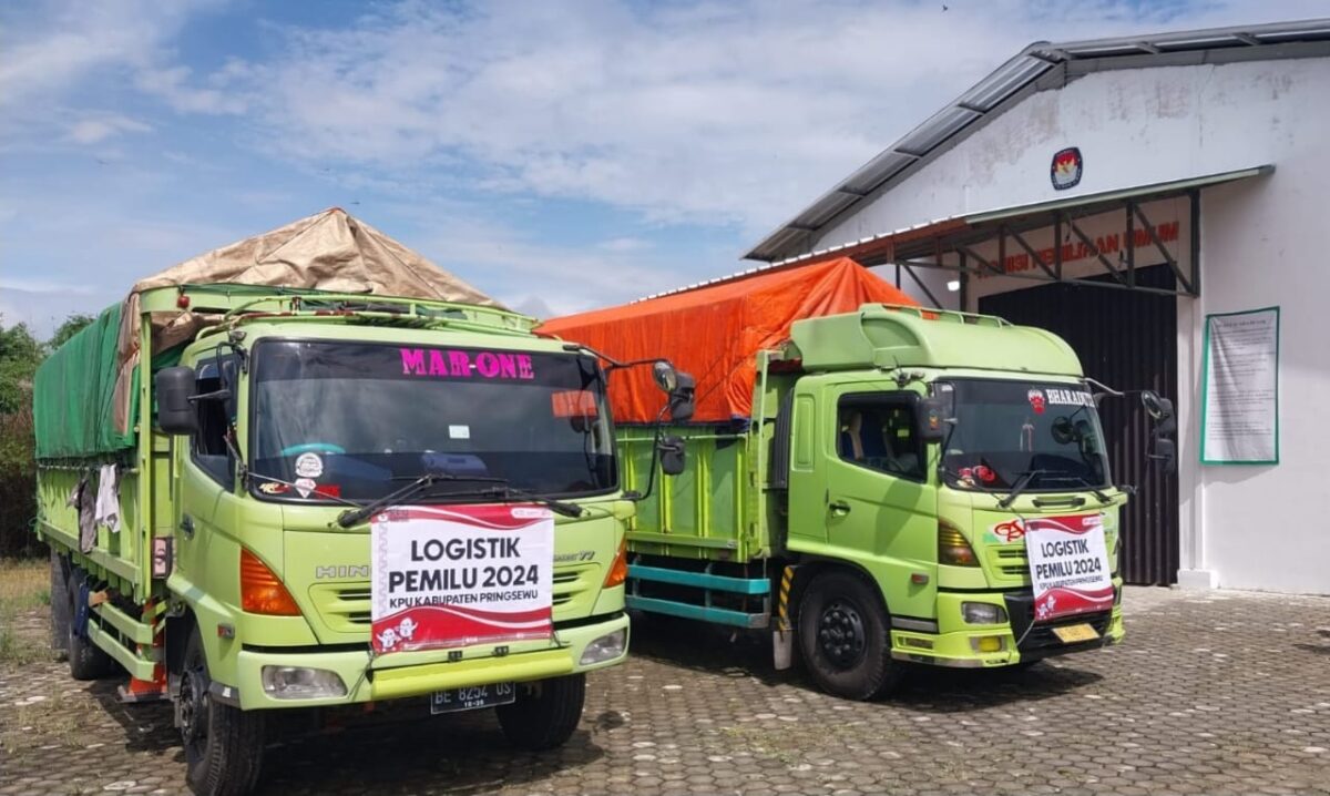 Truk fuso angkutan logistik KPU Pringsewu belum dibayar. Dok. Davit/Media Prioritastv.com.