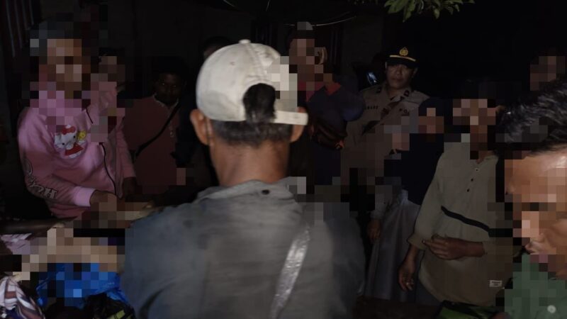 Petugas gabungan saat evakuasi jenazah S korban terkaman harimau di Suoh, Lampung Barat, Kamis 22 Februari 2024. Foto : Dok. Polres Lampung Barat