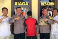 Tersangka FB saat diamankan di Polsek Gunung Sugih, Rabu 21 Februari 2024. Foto : Dok. Polres Lampung Tengah.