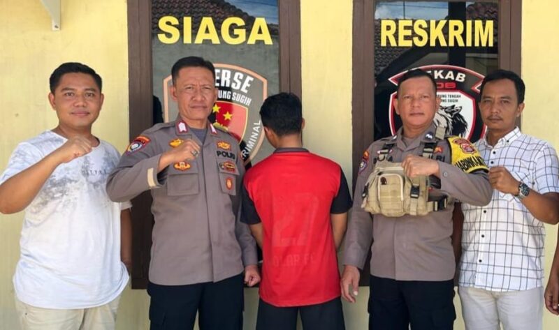 Tersangka FB saat diamankan di Polsek Gunung Sugih, Rabu 21 Februari 2024. Foto : Dok. Polres Lampung Tengah.