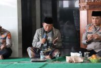 Ustad Amrilah saat Membaca Doa Kamtibmas Polres Tanggamus saat Isra Miraj di Mapolres setempat, Kamis, 22 Februari 2024. Foto : Dok. Polres Tanggamus.