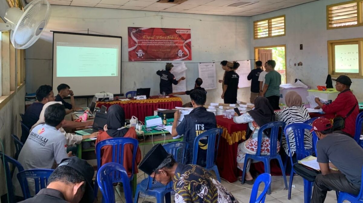 Pleno Perolehan Suara Pemilu 2024, PPK Kecamatan Kabupaten Pringsewu. Foto : Davit/Media Prioritastv.com.