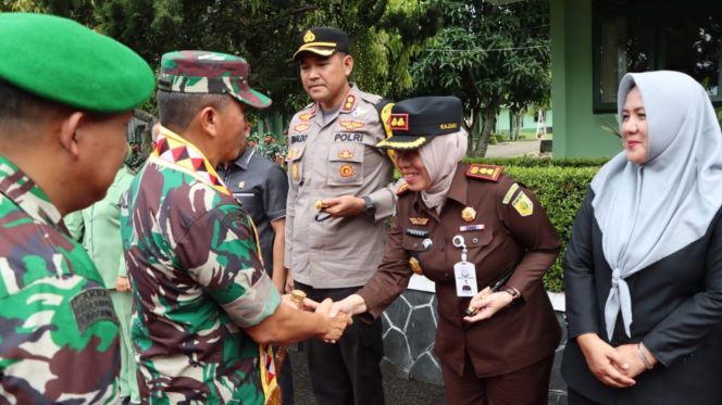 
 Pangdam II/Sriwijaya Mayjen TNI Yanuar Adil saat Disambut Forkopimda Tanggamus, Senin 26 Februari 2024. Foto : Herdi/Media Prioritastv.com.
