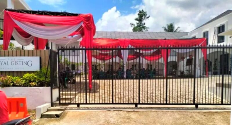 Gerbang Hotel Royal Gisting saat Pelaksanaan Pleno Suara Kabupaten Tanggamus, Selasa 27 Februari 2024.