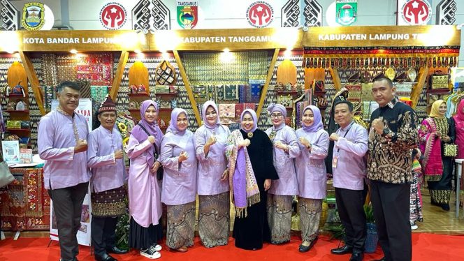 
 Dekranasda dan Dinas Pariwisata Tanggamus saat Menghadiri Pembukaan Inacraft 2024 di Jakarta, Rabu 28 Februari 2024. Foto : Ubay/Media Prioritastv.com.