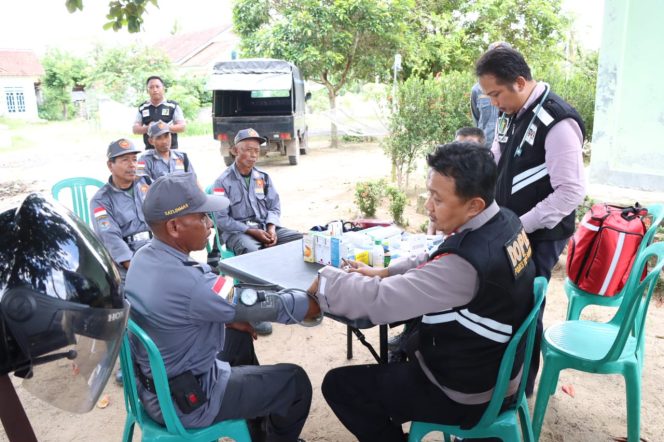 
 Polres Tulang Bawang Gelar Kegiatan Peduli Kesehatan Pada Tahap Pungut dan Hitung Suara Pemilu 2024