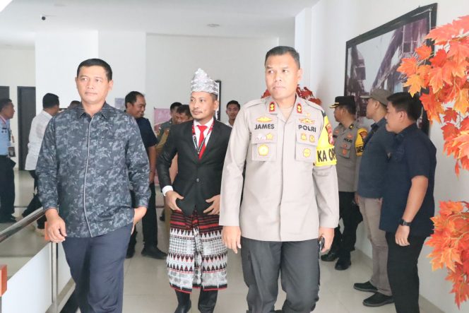 
 Polres Tulang Bawang Gelar Pengamanan Secara Ketat Rapat Pleno Hasil Pemilu 2024 Tingkat Kabupaten