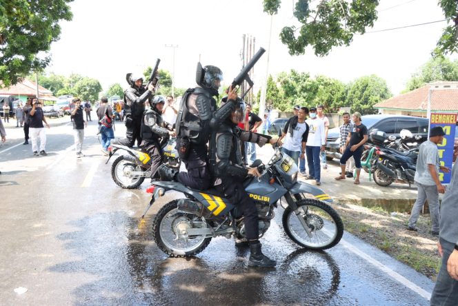 
 Polres Tulang Bawang Gelar TWG dan Latihan Dalmas di Kantor KPU, Ini Tujuan Utamanya