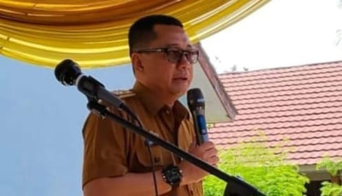 Sekretaris Dinas (Sekdis) Pendidikan Kabupaten Tanggamus Adi Gunawan saat membuka festival FLS2N di SDN 4 Kuripan, Selasa, 20 Februari 2024. Foto : Diki/Media Prioritastv.com.
