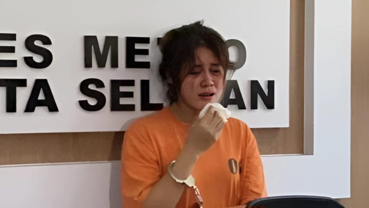 Yunita, ART asal Tanggamus Lampung saat ditunjukan dalam jumpa pers Kapolsek Pancoran Jaksel dengan awak media, Senin 4 Maret 2024. Foto : Ubay/Media Prioritastv.com.