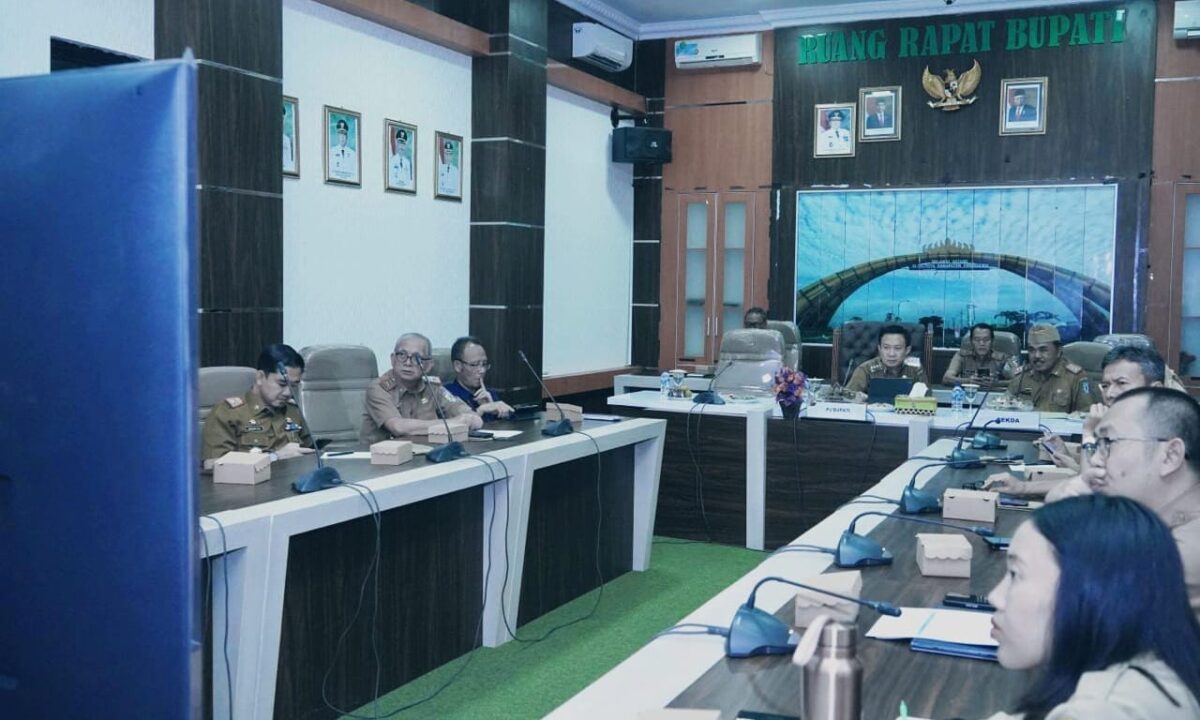 Pejabat Bupati Pringsewu, Marindo Kurniawan saat mengikuti Rakor Inflasi Daerah, Senin 4 Februari 2024. Foto : Dok. Humas Pemkab Pringsewu.
