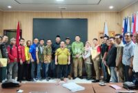 Penuh kegembiraan KPU Tanggamus dan seluruh stakeholder serta para saksi Parpol setelah finalisasi rekapitulasi suara di Kantor KPU setempat, Senin 4 Maret 2024, malam. Foto : Edi Hidayat/Media Prioritastv.com.