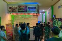 Petugas gabungan saat memeriksa tempat hiburan malam, Green Karaoke, Rabu 6 Maret 2024, malam. Foto : Samuel/Media Prioritastv.com.