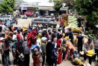 Gelaran Bazar Murah SPHP Koperindag Tanggamus Kolaborasi Bersama Bulog di Rest Area Gisting, Kamis 7 Maret 2024. Foto : Diki/Media Prioritastv.com.