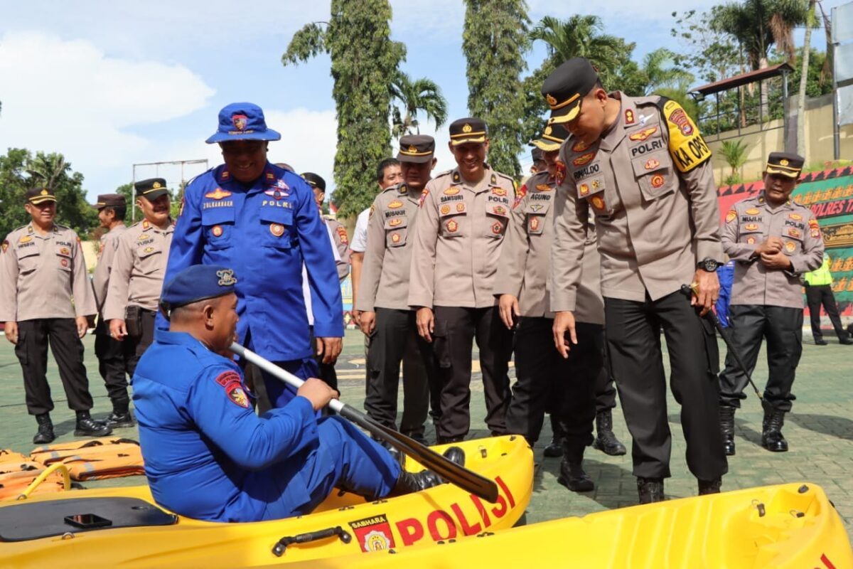 Peragaan Pertolongan Bencana Banjir oleh Satpolairud Polres Tanggamus di Lapangan Mapolres setempat, Kamis 7 Maret 2024. Foto : Herdi/Media Prioritastv.com.