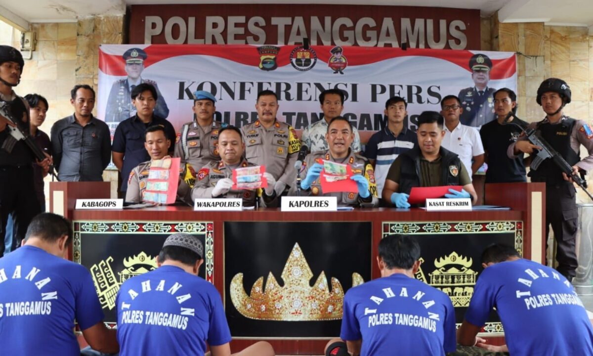 Kapolres Tanggamus AKBP Rinaldo Aser didampingi Wakapolres Kompol Agung, Kabag Ops Kompol Samsuri dan Kasat Reskrim Iptu Muhammad Jihad Fajar Balman dalam konferensi pers, Kamis 7 Maret 2024. Foto : Herdi/Media Prioritastv.com.