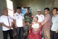 Penuh Haru Khotimah Penerima Manfaat BLT-DD 2024 Pekon Bandar Sukabumi, BNS, Tanggamus saat didatangi di kediaamnya, Kamis 7 Maret 2024. Foto : Edi Hidayat/Media Prioritastv.com.