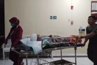 Korban Samanan saat dibawa ke ruang perawatan di RSUD Alimuddin Umar Lampung Barat, Senin 11 Maret 2024, malam. Foto : Kamto Winendra/Media Prioritastv.com.