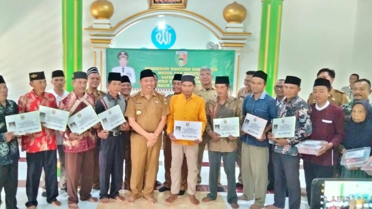 Bantuan kepada tempat ibadah Masjid di Kecamatan Bandar Negeri Semuong, Tanggamus, Senin 18 Maret 2024. Foto : Edi Hidayat/Media Prioritastv.com