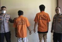 Ko Aan dan rekannya sebelum dijebloskan ke sel tahanan, Selasa 19 Maret 2024. Foto : Dok. Polres Pringsewu.
