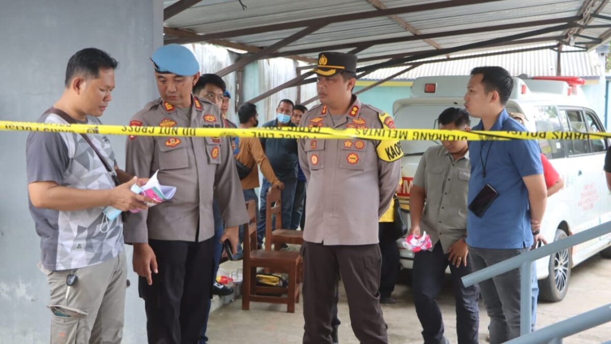 Kapolres Lampung Tengah, Andik Purnomo Sigit saat Melakukan Olah TKP pembunuhan anggotanya di Losmen Tegar, Sabtu 23 Maret 2024. Foto : Polres Lamteng.