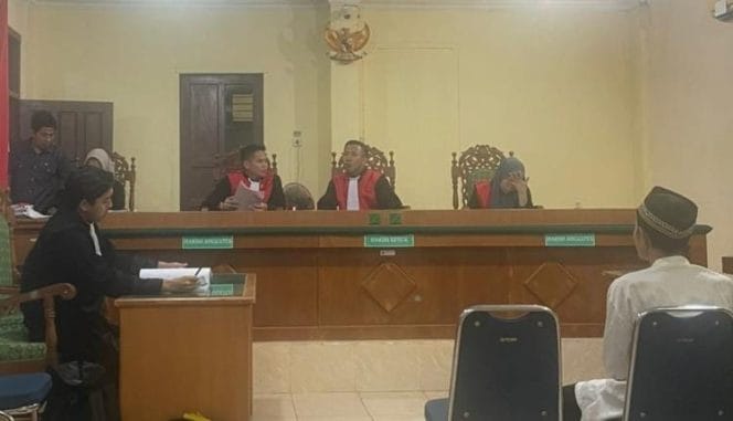 JPU Kejari Tanggamus saat Menuntut terdakwa SM pada sidang di Pengadilan Negeri Kotaagung, Tanggamus, Selasa, 26 Maret 2024. Foto : Dok. Kejari Tanggamus.
