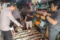 Penyitaan Ratusan Botol Miras di Gisting Tanggamus kemarin Rabu 27 Maret 2024. Foto : Dok. Polres Tanggamus.