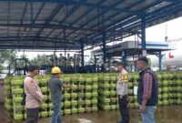 Tinjauan Polsek Pugung di SPBE PT. Karunia Ulul Azmi Pekon Banjar Agung Udik, Minggu 31 Maret 2024. Foto : Polres Tanggamus.