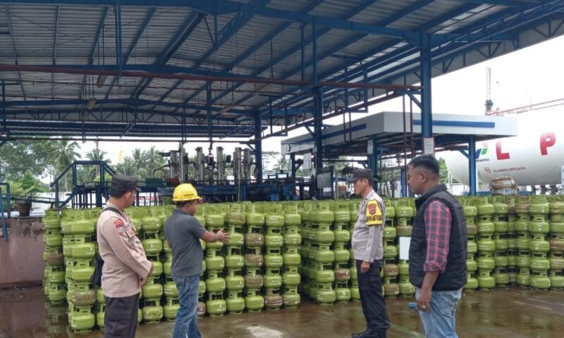 Tinjauan Polsek Pugung di SPBE PT. Karunia Ulul Azmi Pekon Banjar Agung Udik, Minggu 31 Maret 2024. Foto : Polres Tanggamus.