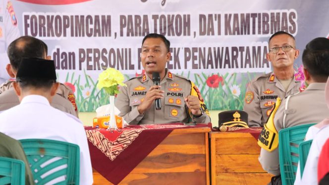 
 Silaturahmi dan Kunker ke Mapolsek Penawartama, AKBP James Sosialisasikan Layanan Call Center 110 dan Da’i Kamtibmas