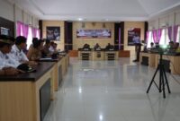 Kapolres Tanggamus AKBP Rinaldo Aser, bersama Kadis Kominfo Suhartono dan Kasdim 0424 Mayor Mayor Inf Sholikul Ma’ruf saat memimpin rapat ekternal di Aula Paramasatwika, Senin 1 April 2024. Foto : Humas Polres Tanggamus.